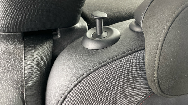 MINI Hatchback 2.0 Cooper S Sport 5dr Auto [Comfort/Nav Pack] Petrol Hatchback